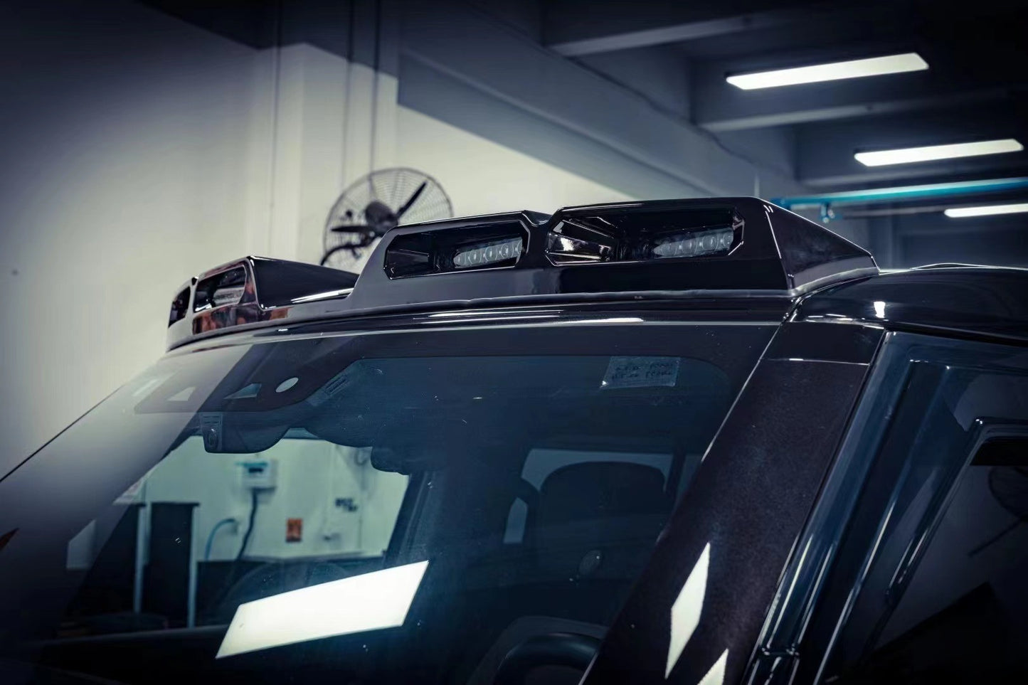 Quad Roof Light Pod kit in Gloss Black for Land Rover Defender 90/110/130 (2020-present)