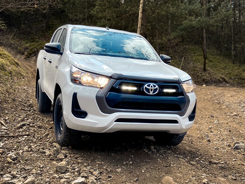 Toyota Hilux (2021+) Grille Kit - Linear-6