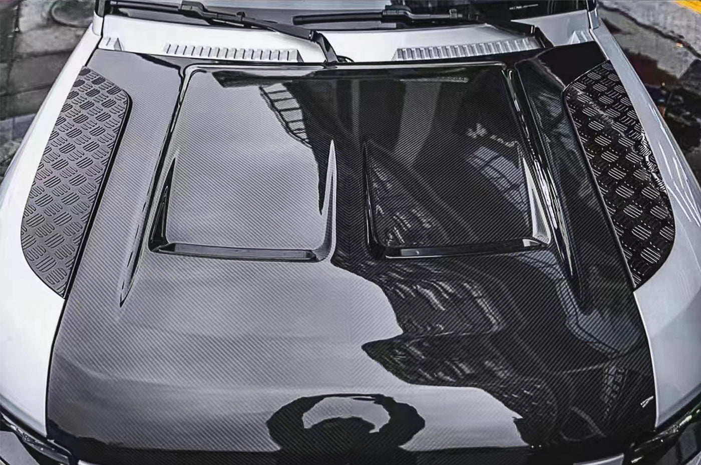 Carbon Fiber SVR Style Bonnet for Land Rover Defender 90/110 (2020-present)