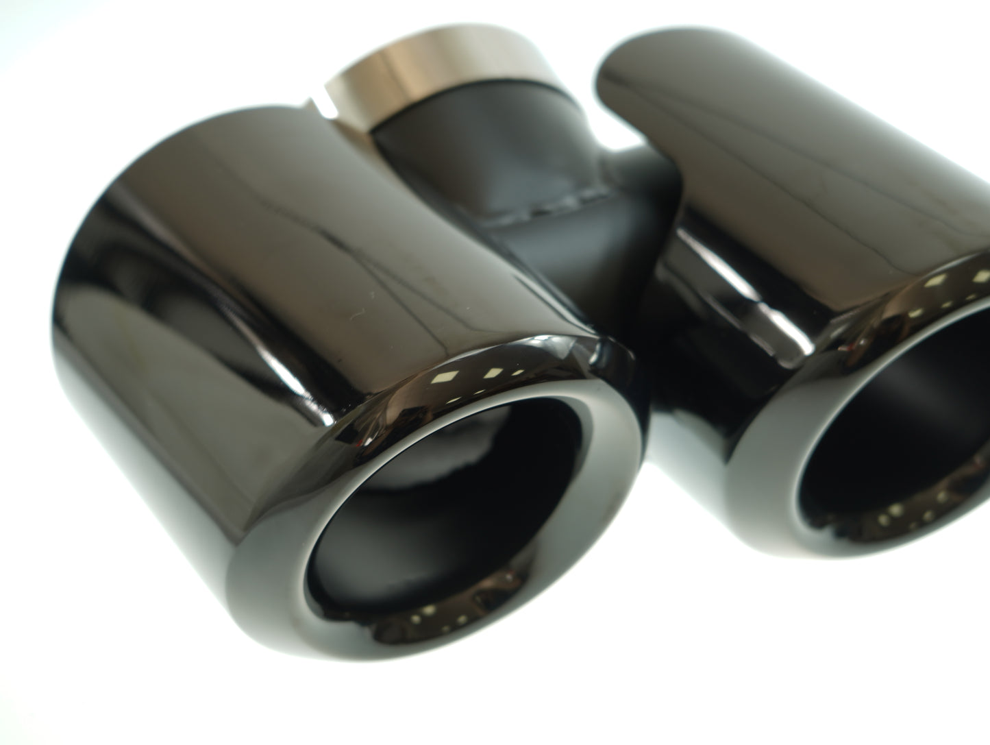 Tail Throat Round Exhaust tips in Gloss Black Stainless Steel for Land Rover Defender 90/110 (2020-present)