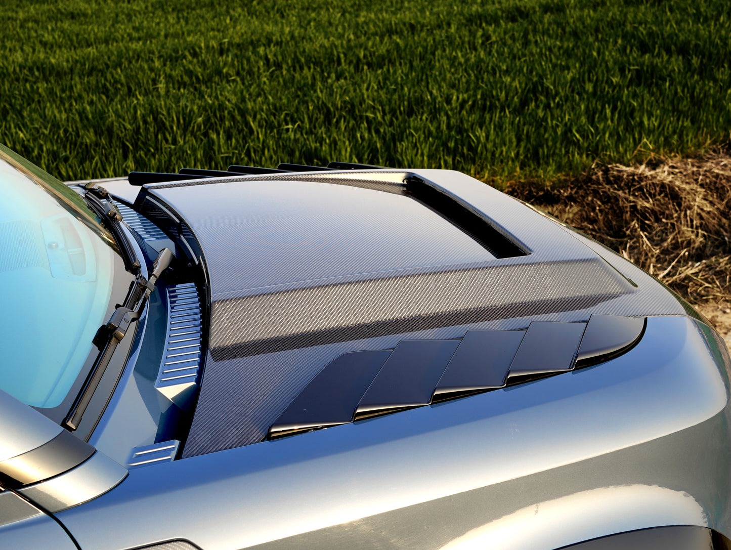 Carbon Fiber Bonnet for Land Rover Defender 90/110 (2020-present)