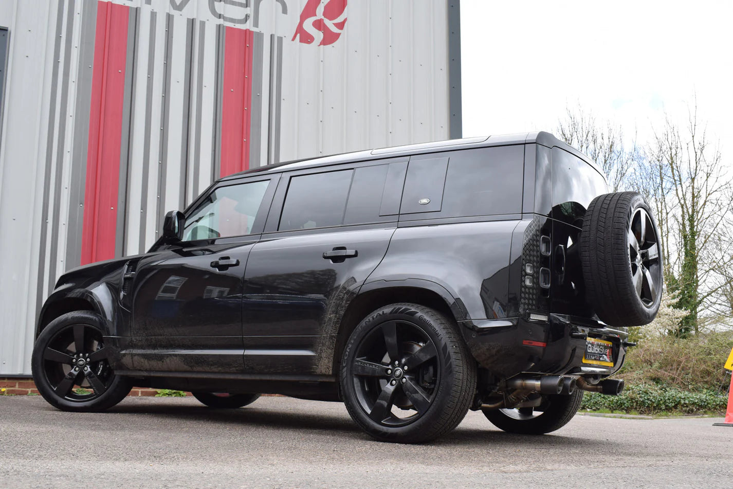 LAND ROVER DEFENDER P525 V8 110 SPORT SYSTEM W/ SOUND ARCHITECT